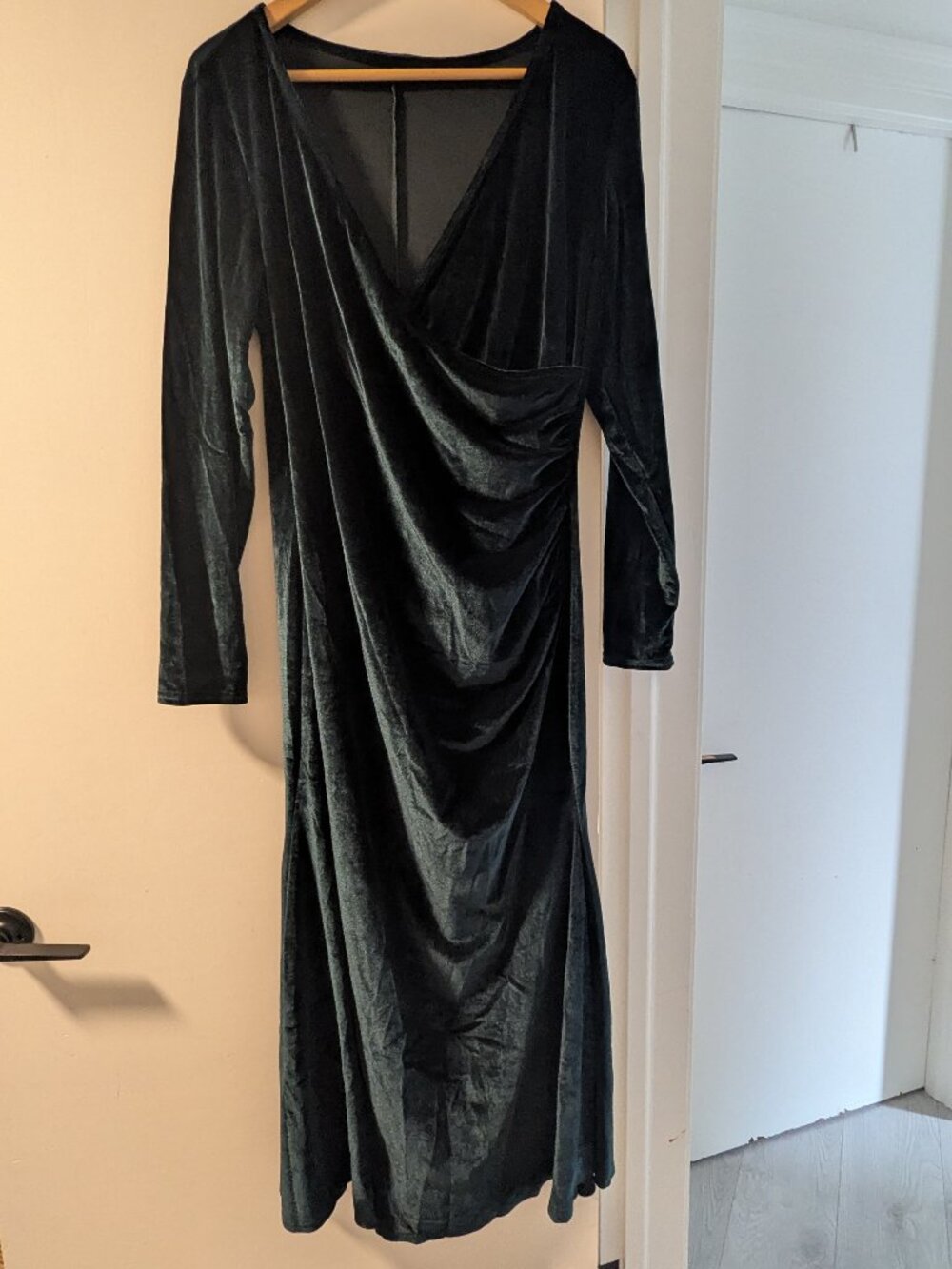 Green Velvet Long Sleeve Dress